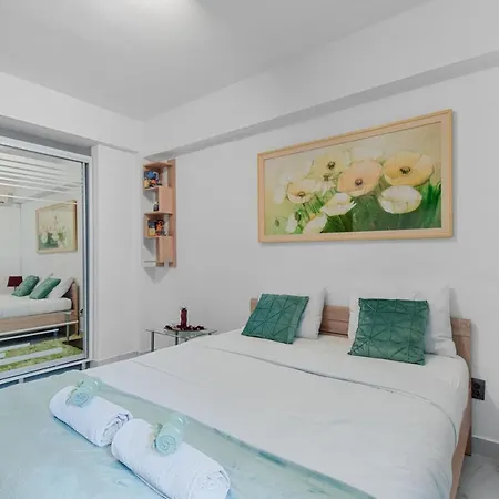 Central Studio Emerald Apartment *